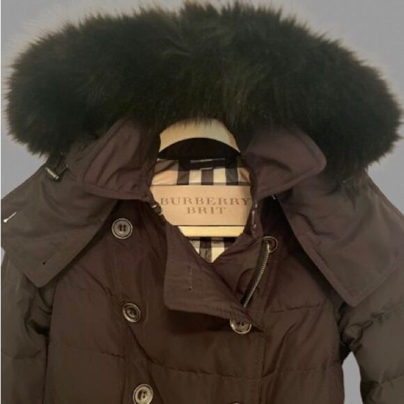 BURBERRY Authentic Puffer Coat with Fur-Trimmed Hood - Picture 8 of 12
